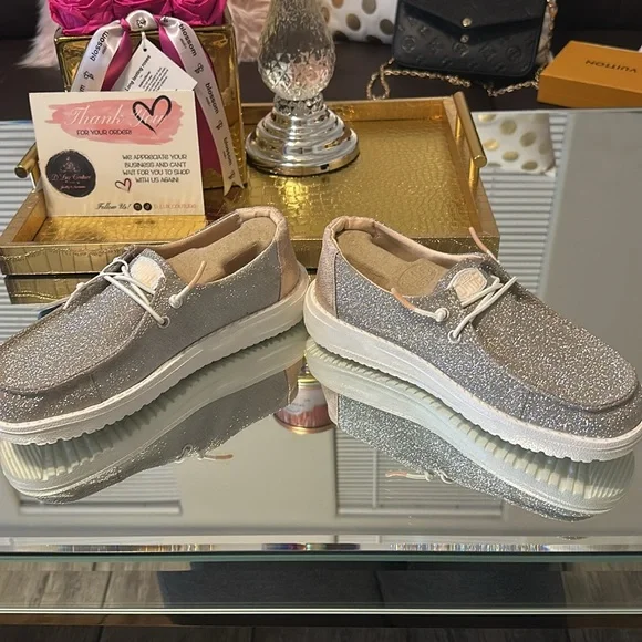 🌸Hey Dude Girls shoes size 3 in sparkly Rose Gold metallic sparkle🌸 - Picture 3 of 7